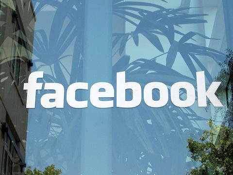 В России не разрешили продавать водку под брендом Facebook